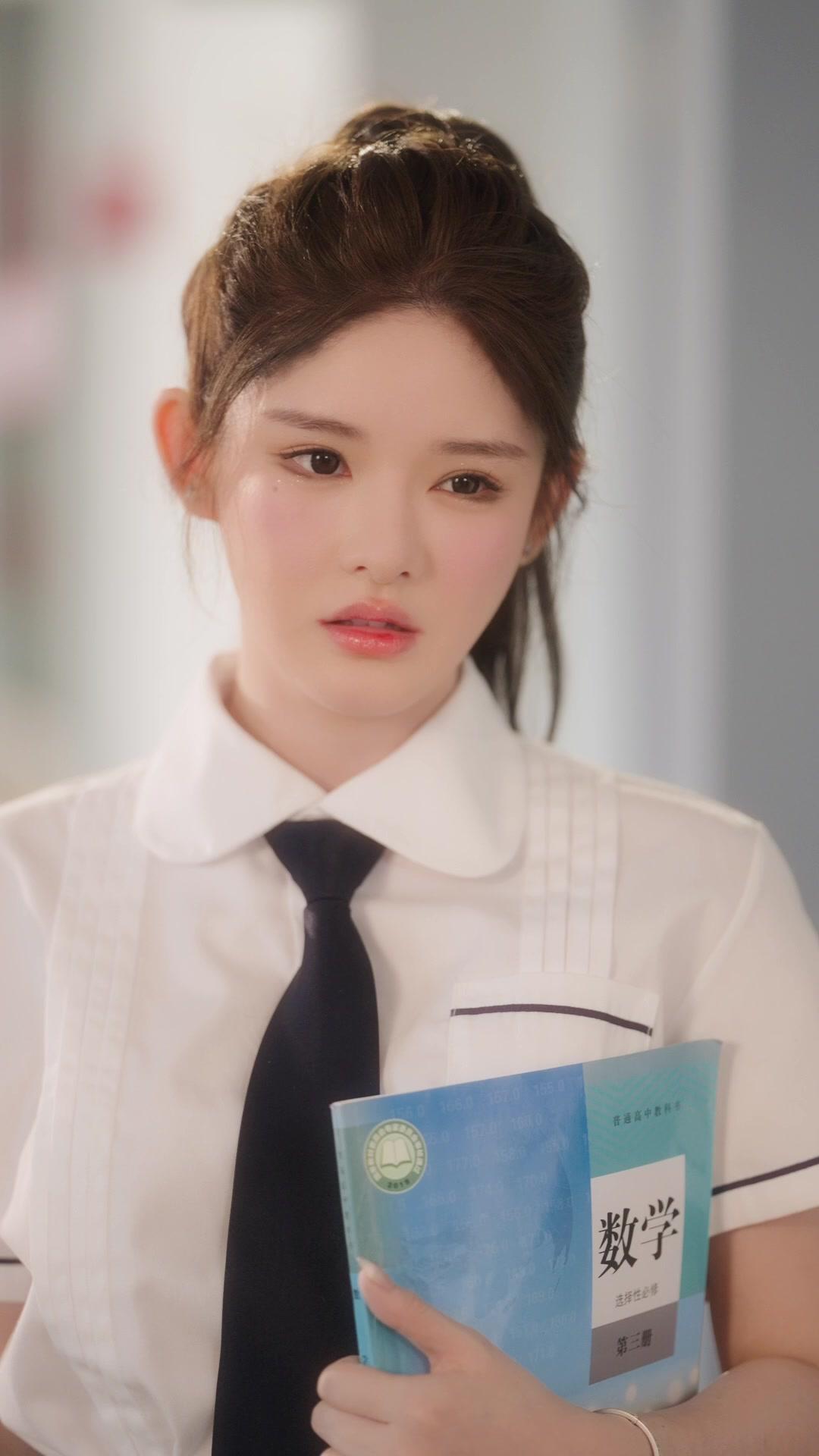 Dewi Sekolah Balik Naksir