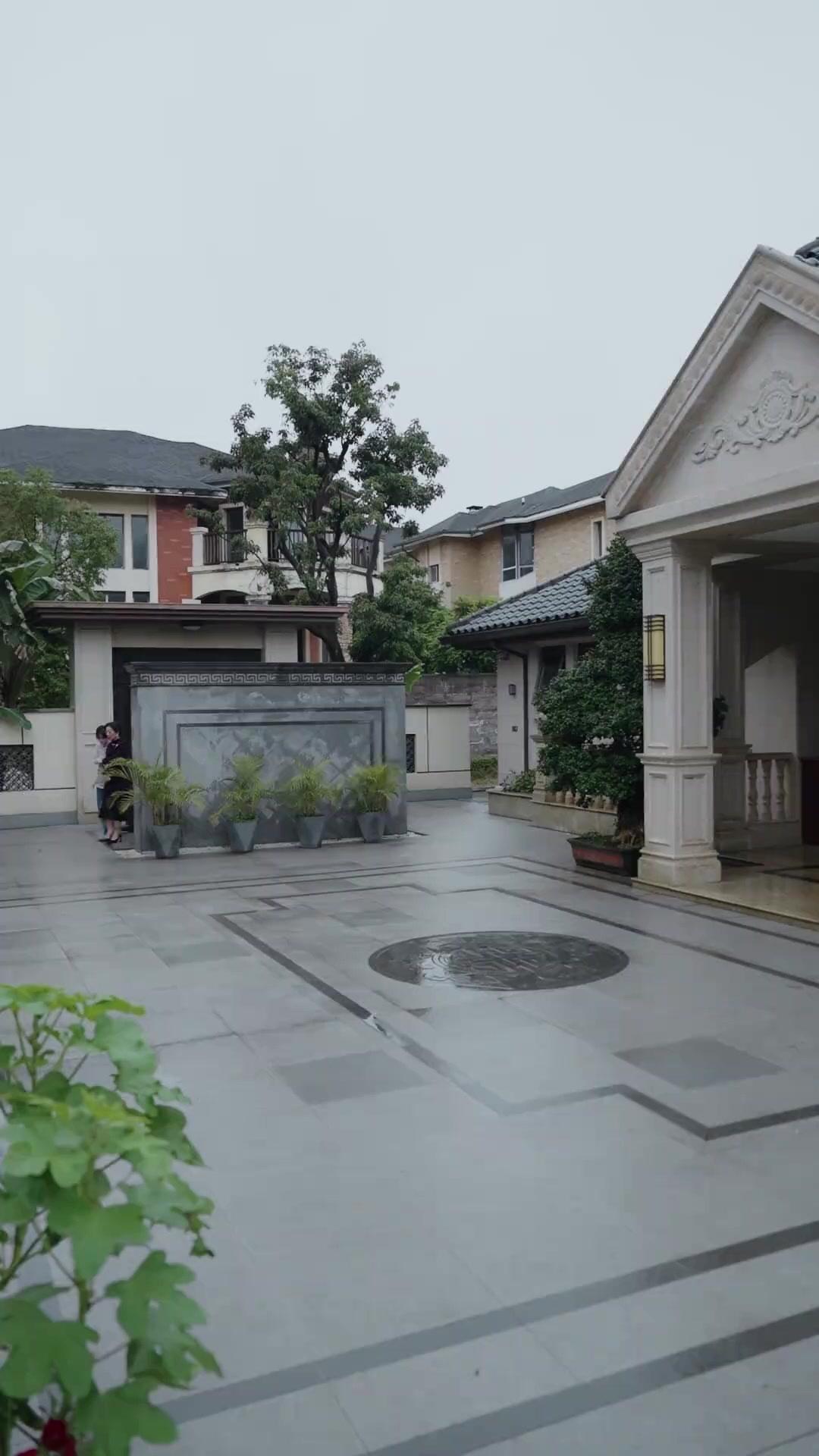 لا تعبثوا مع الآنسة الثانية