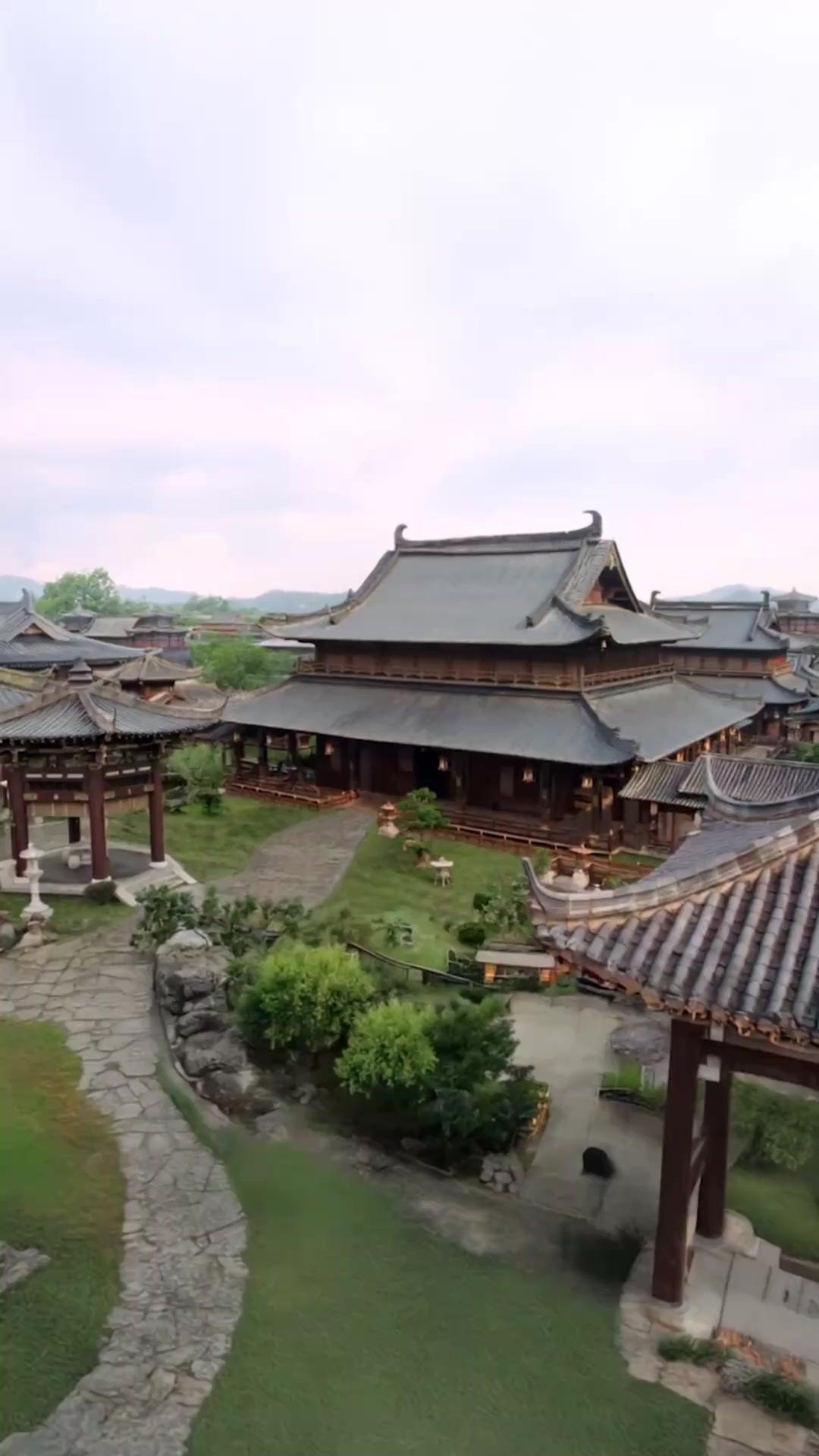 Cinta Kerajaan Yang Rumit