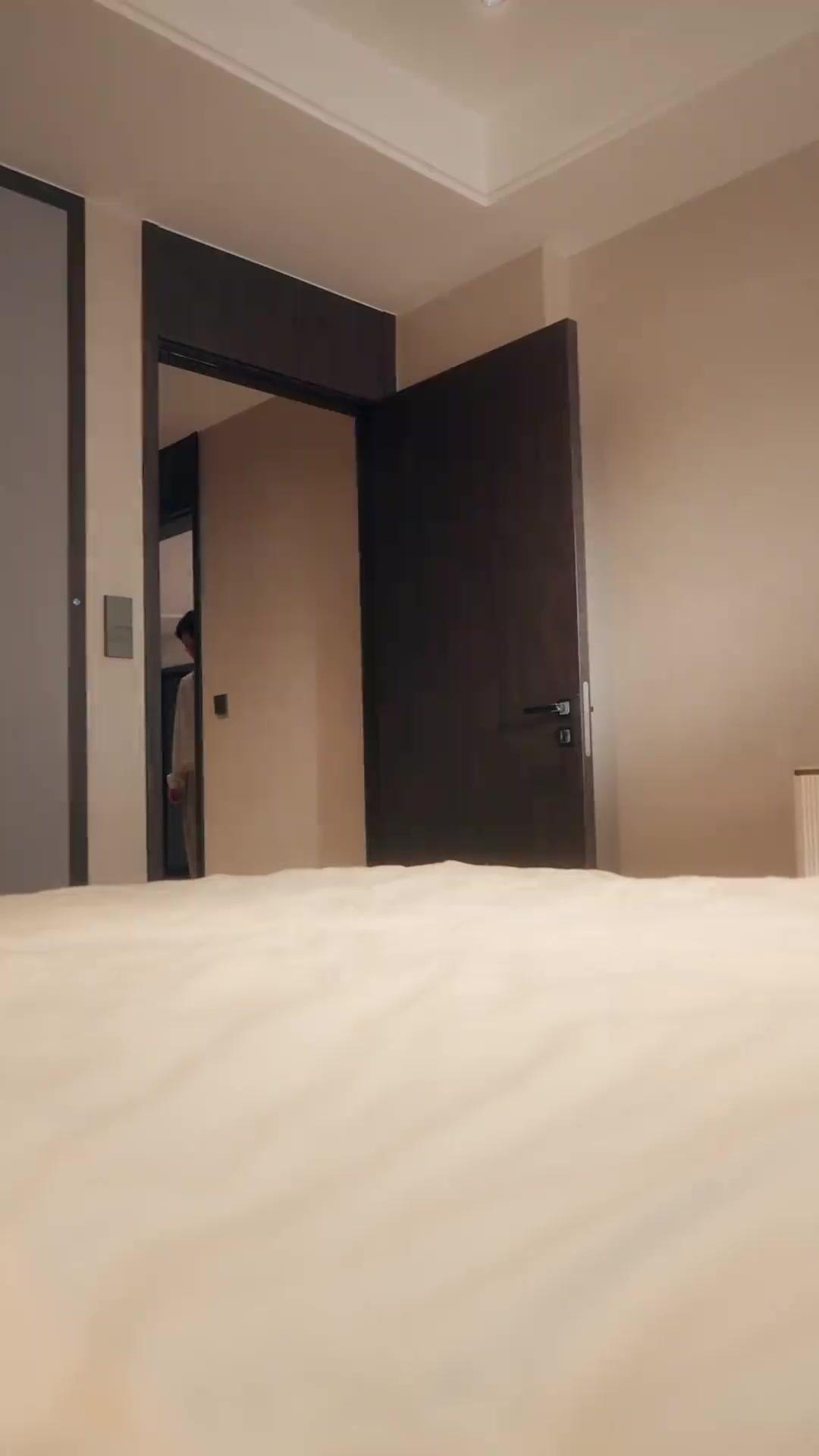 Bye, Crying Ex. Hi, Shining Life