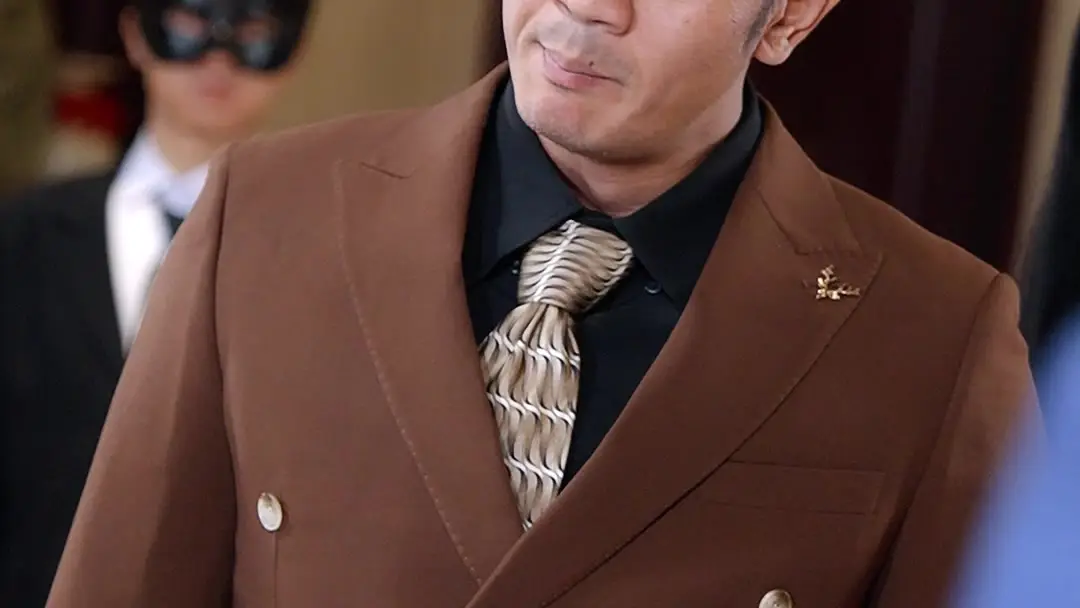 Brown Suit vs. Green Corduroy: A Power Tango