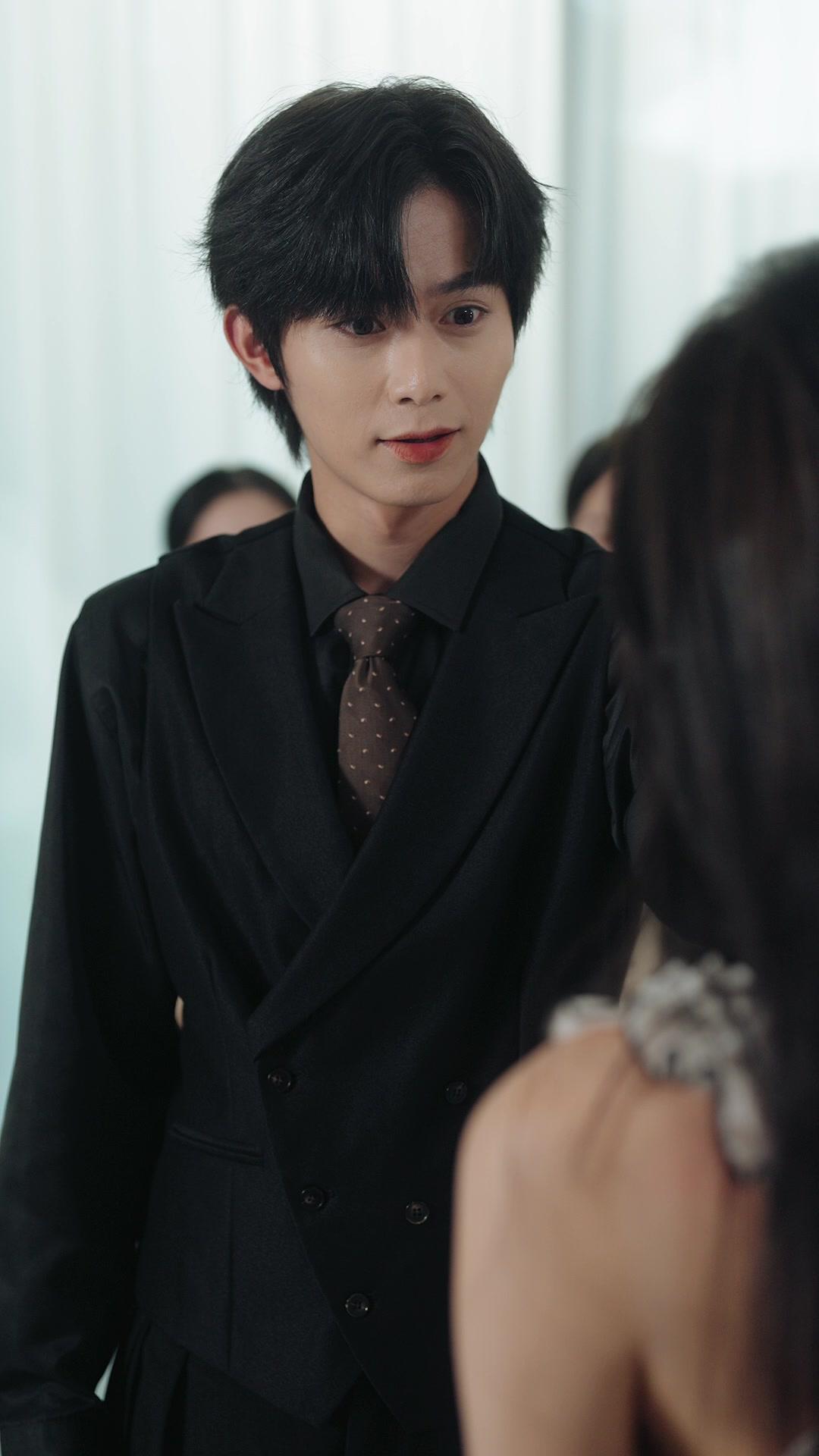 MARI PAR CONTRAT : MI-MILLIARD