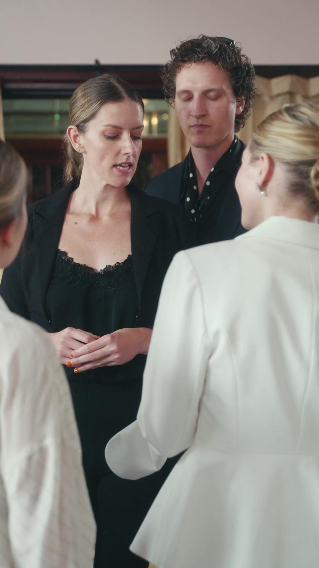 After Switched Fiancé, I Married a Mafia Boss