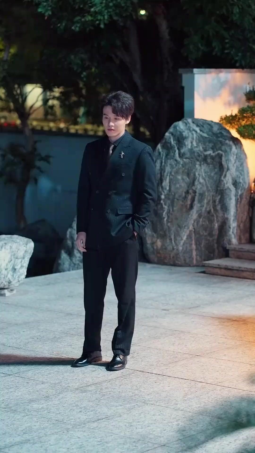 (Sulih suara) Primadona dan Pengawalnya