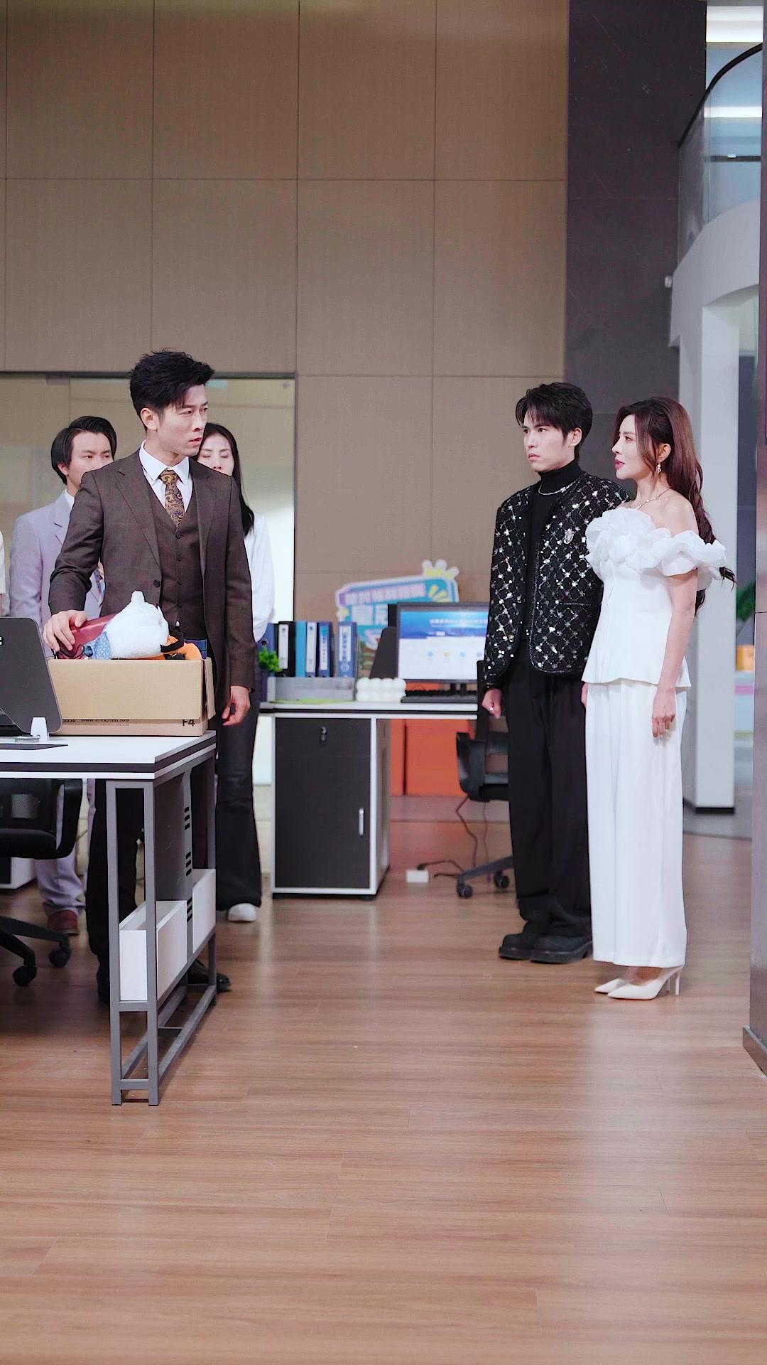 她棄明珠，他遇星光