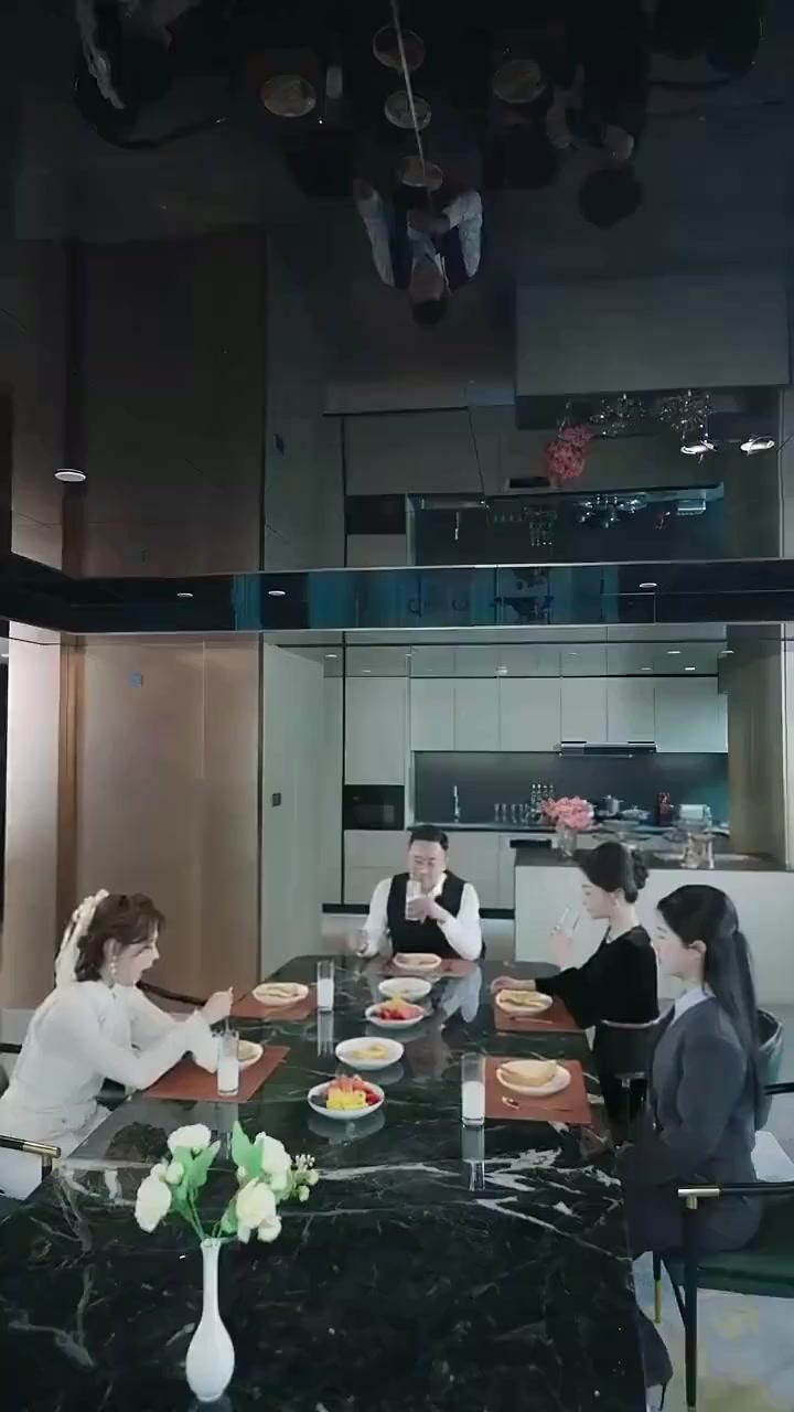 劇本不對！我的內心戲被直播了