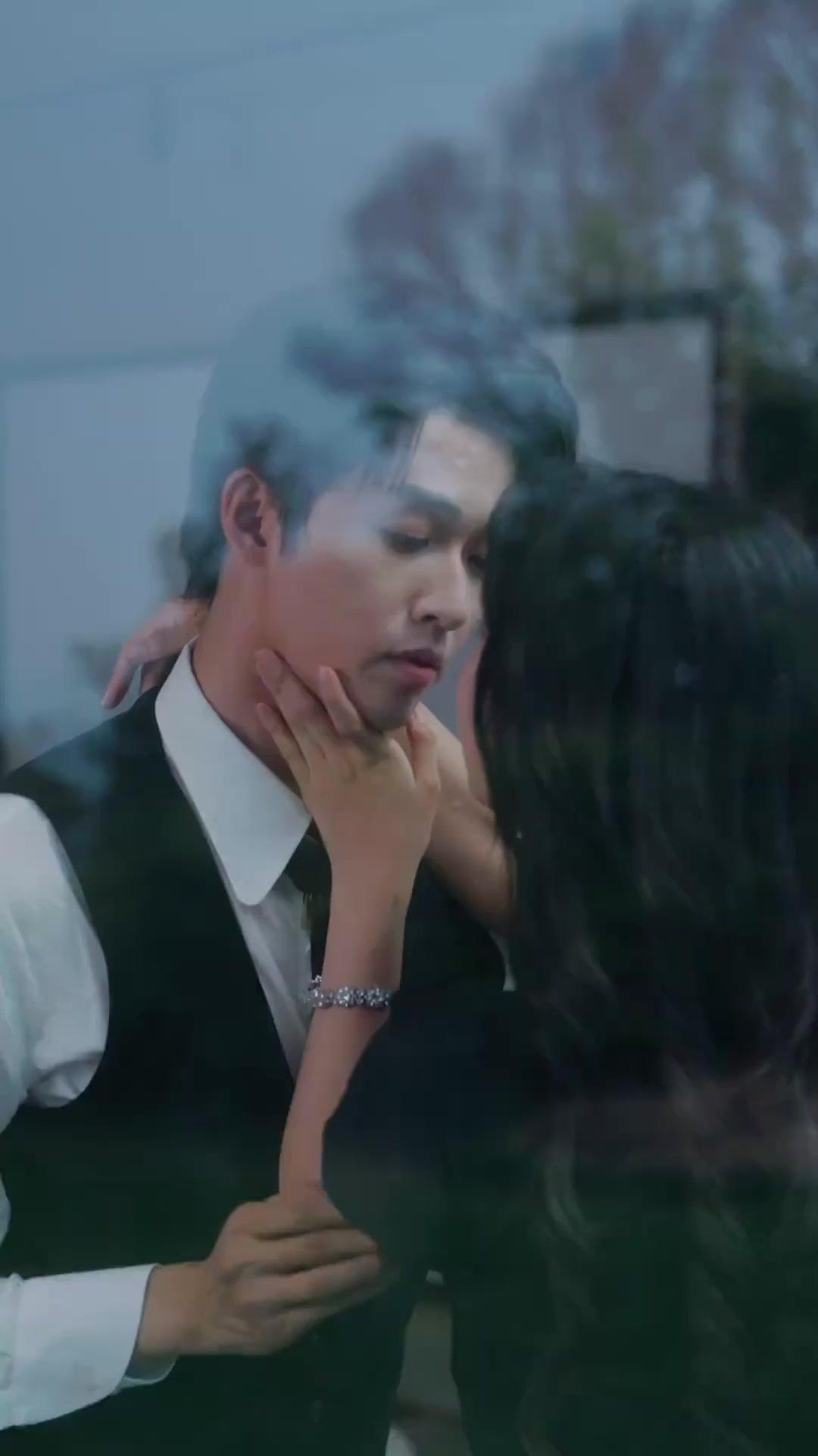 แค้นรักใต้เงากิ่งทอง