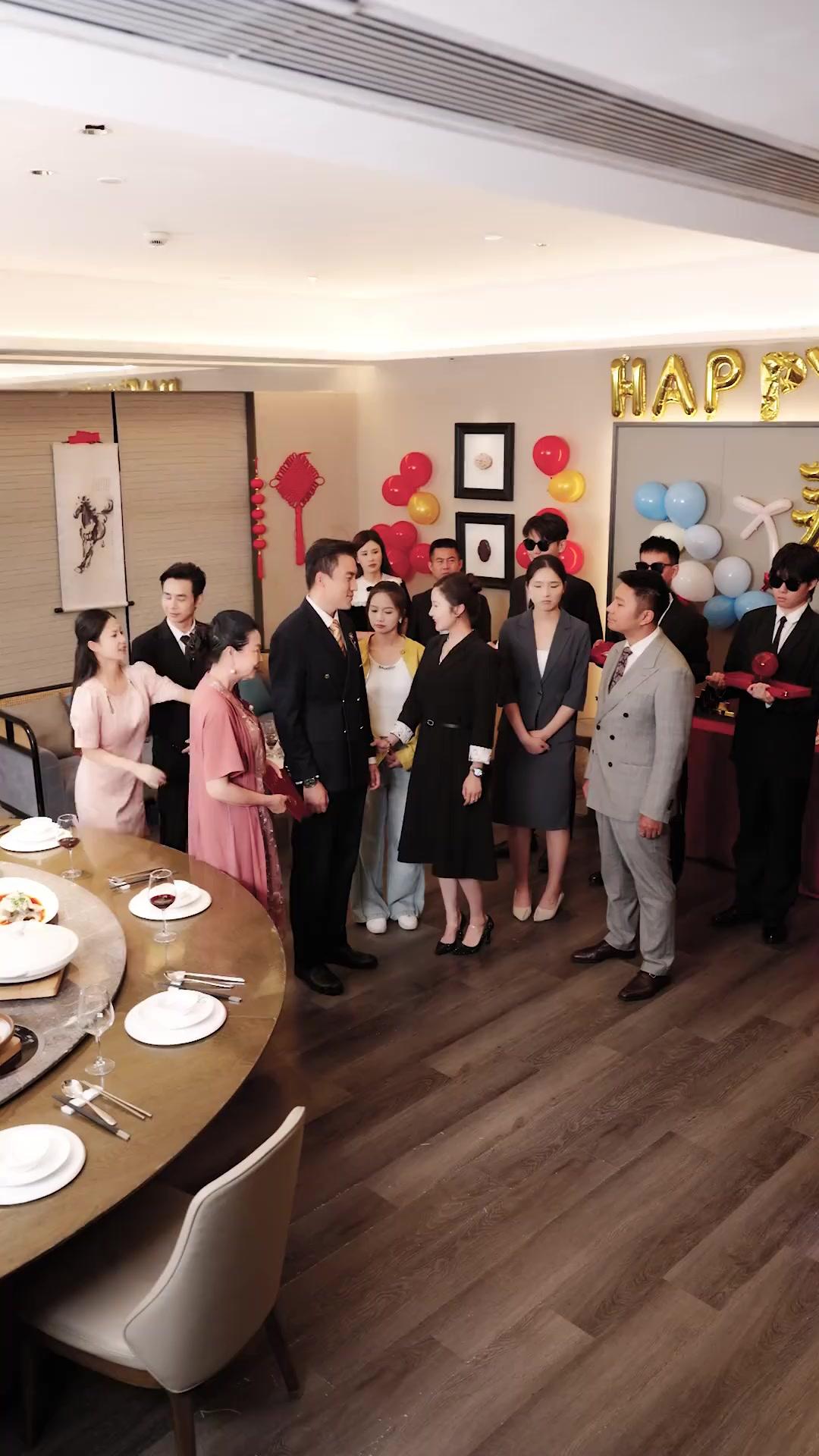 The CEO’s Rebirth: Protecting His True Heir