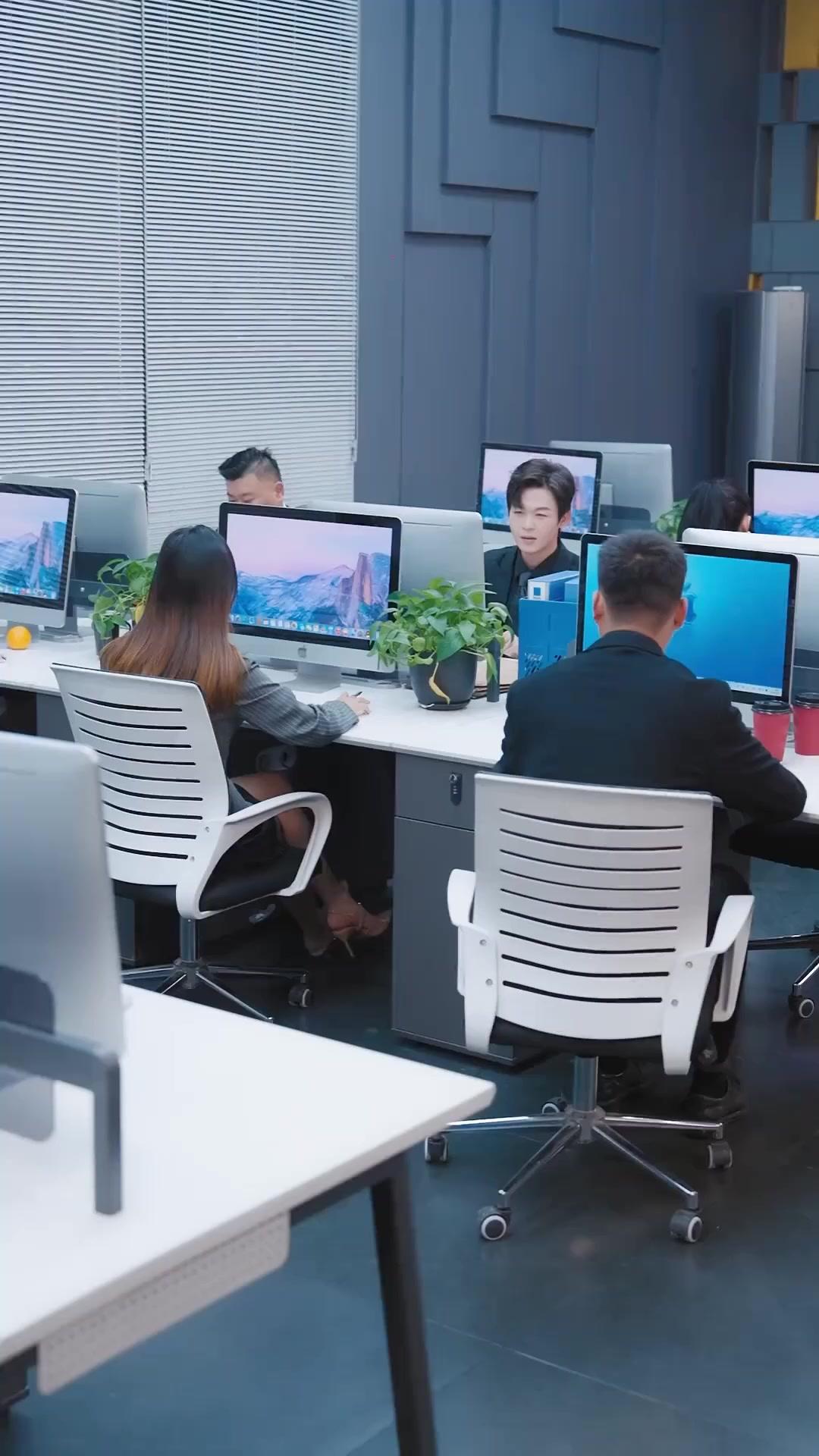 (Doblado) El marido con manual de instrucciones