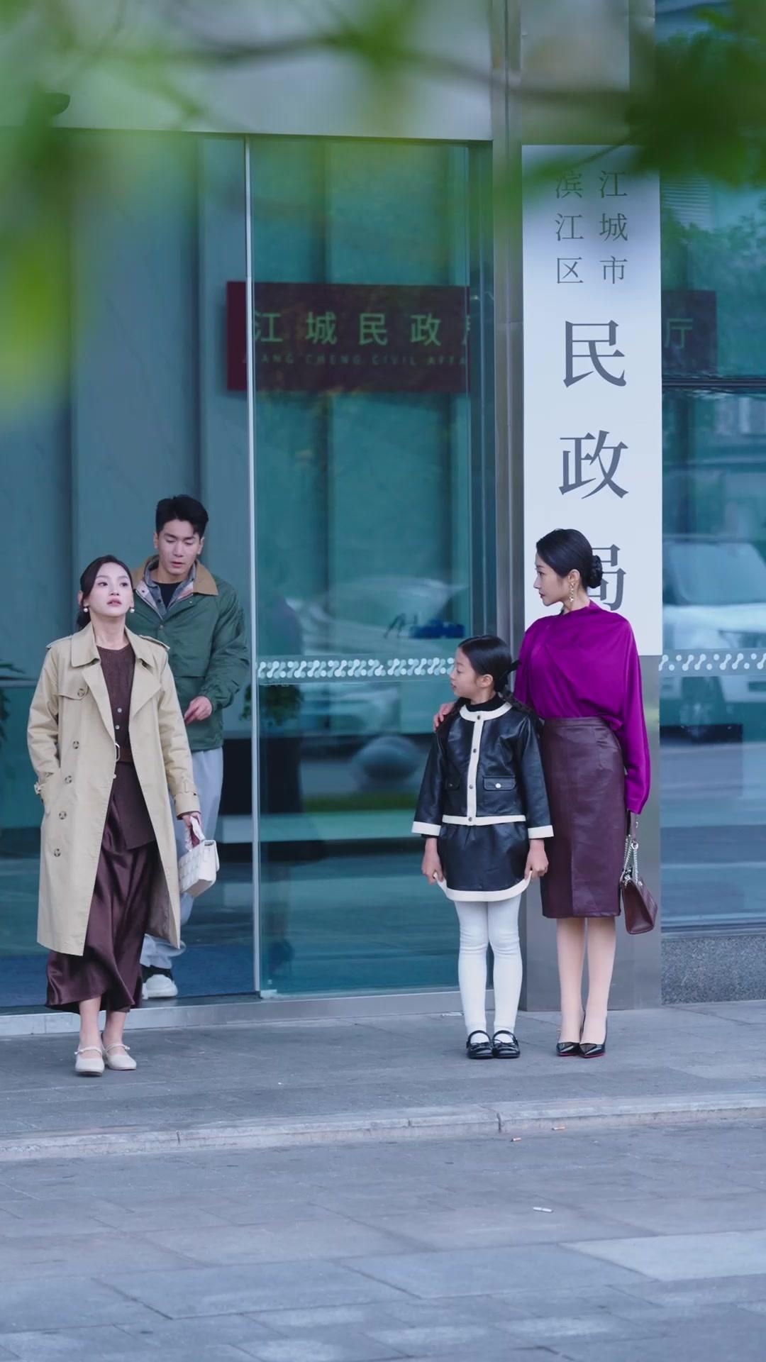 La niebla quedó, ella no