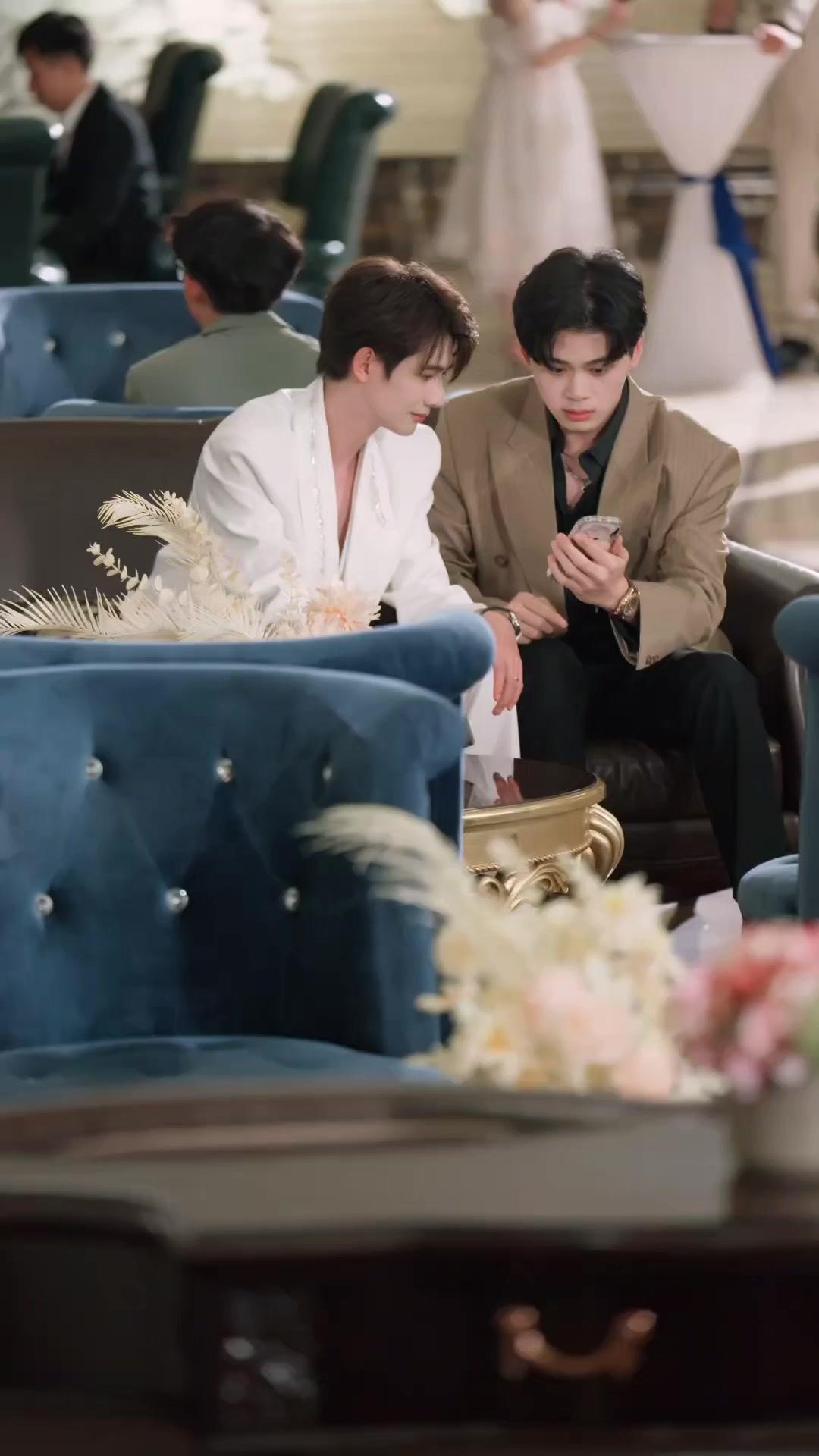 รักที่โอบอุ้มกันไว้