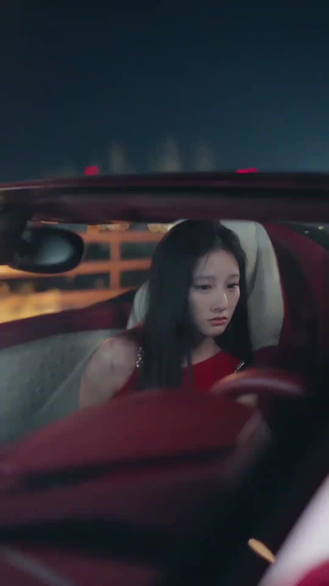 白い薔薇と銃口