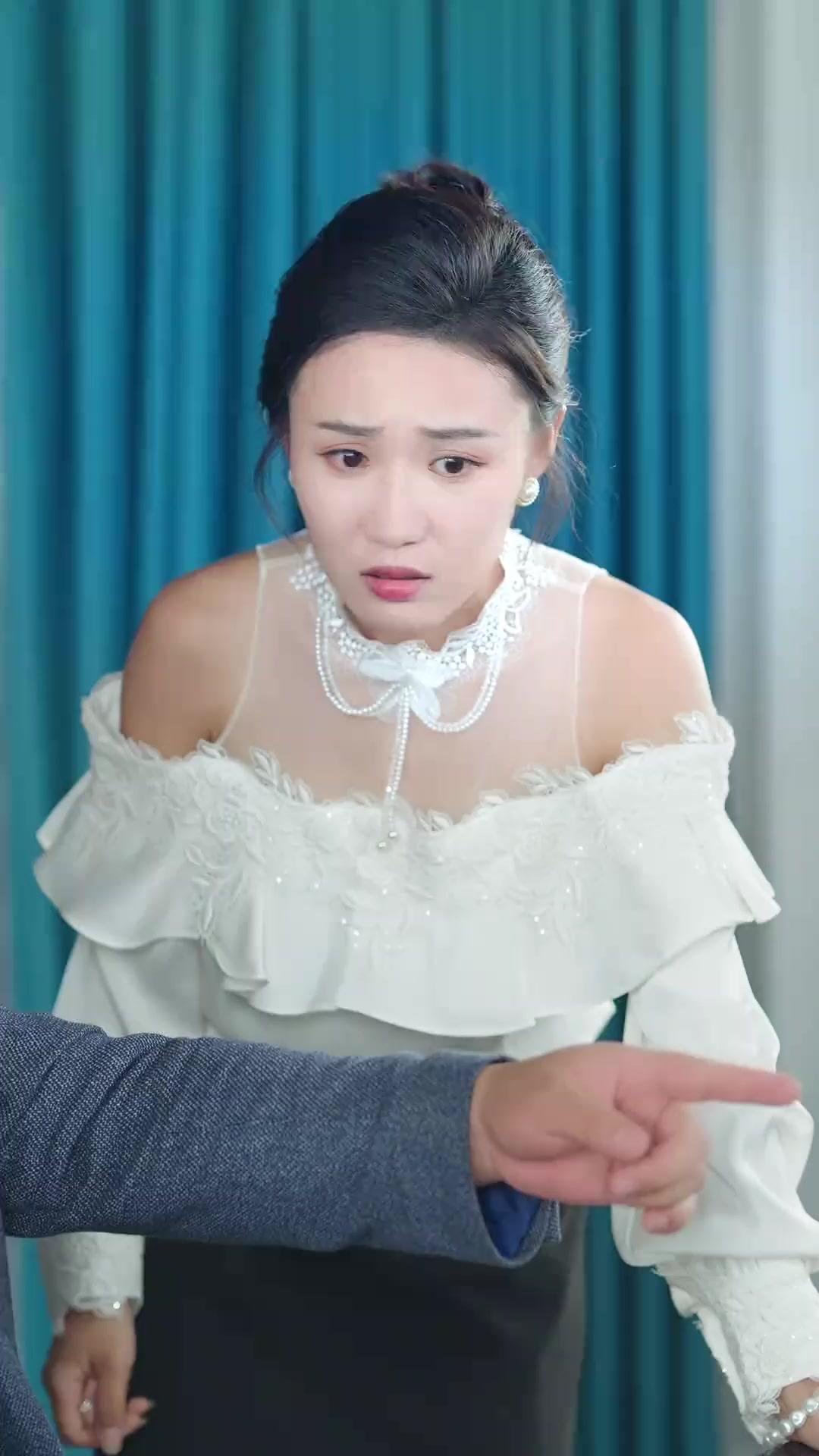 (Doblado)La reina empresarial tiene ocho años