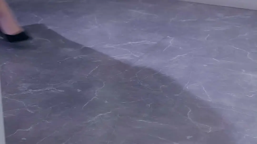 Oops! Turns Out My Husband Is a Billionaire: When the Package Holds More Than Just Goods