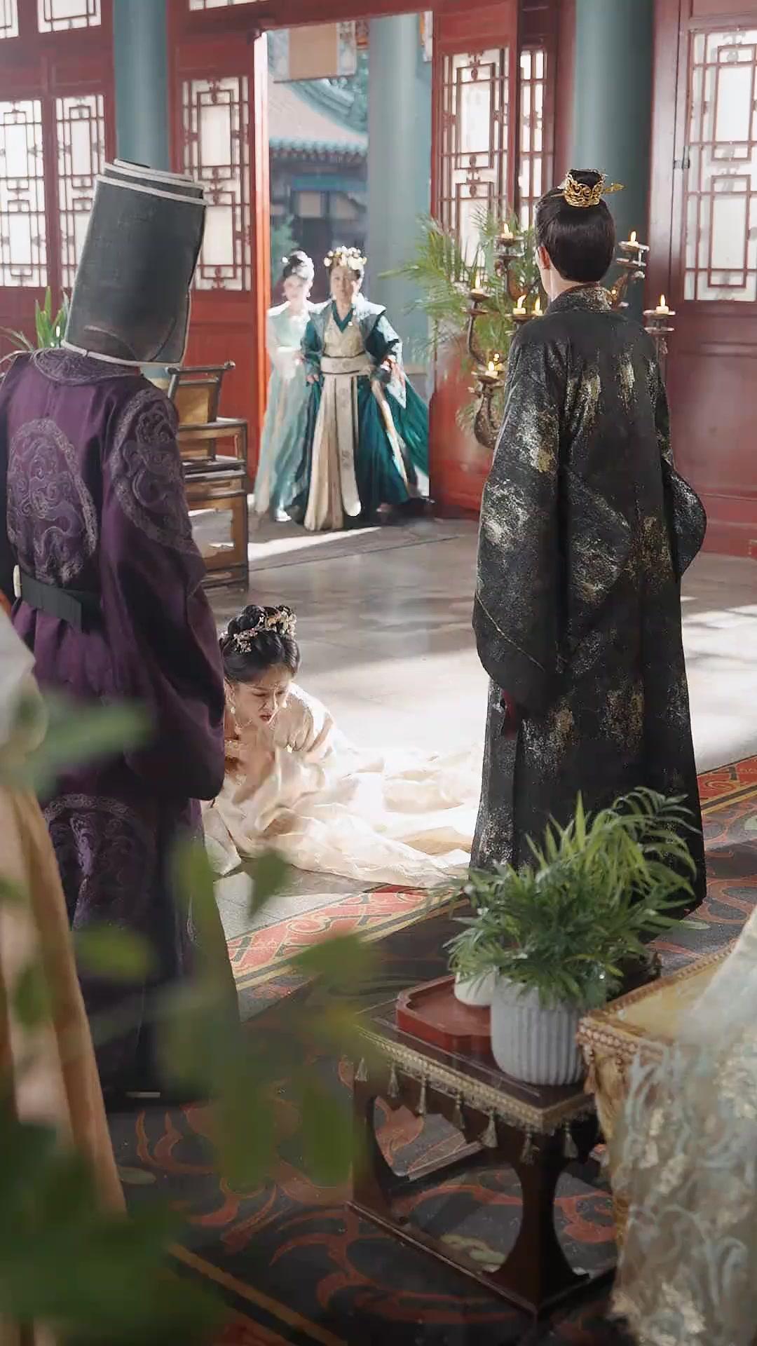 Your Majesty… I’m Just a Courtesan!