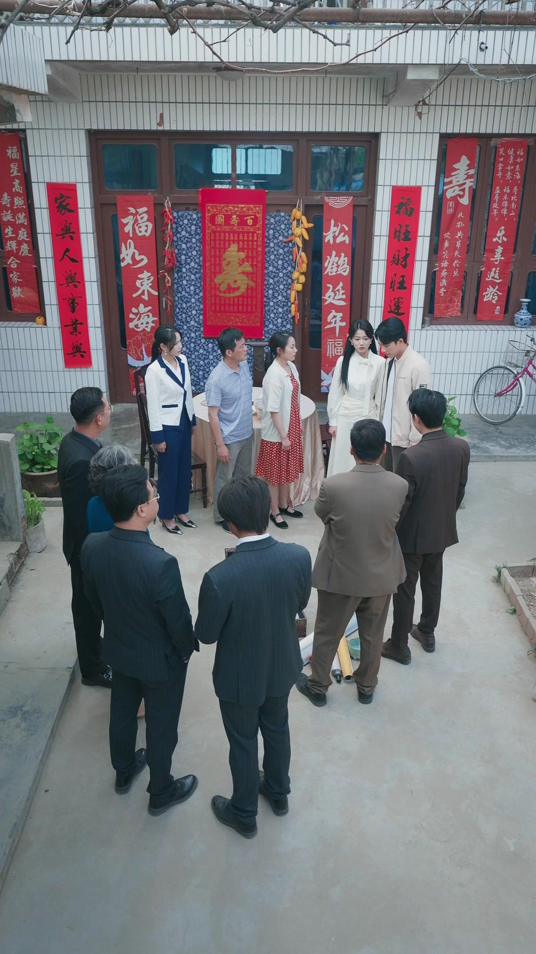 La más guapa no me suelta