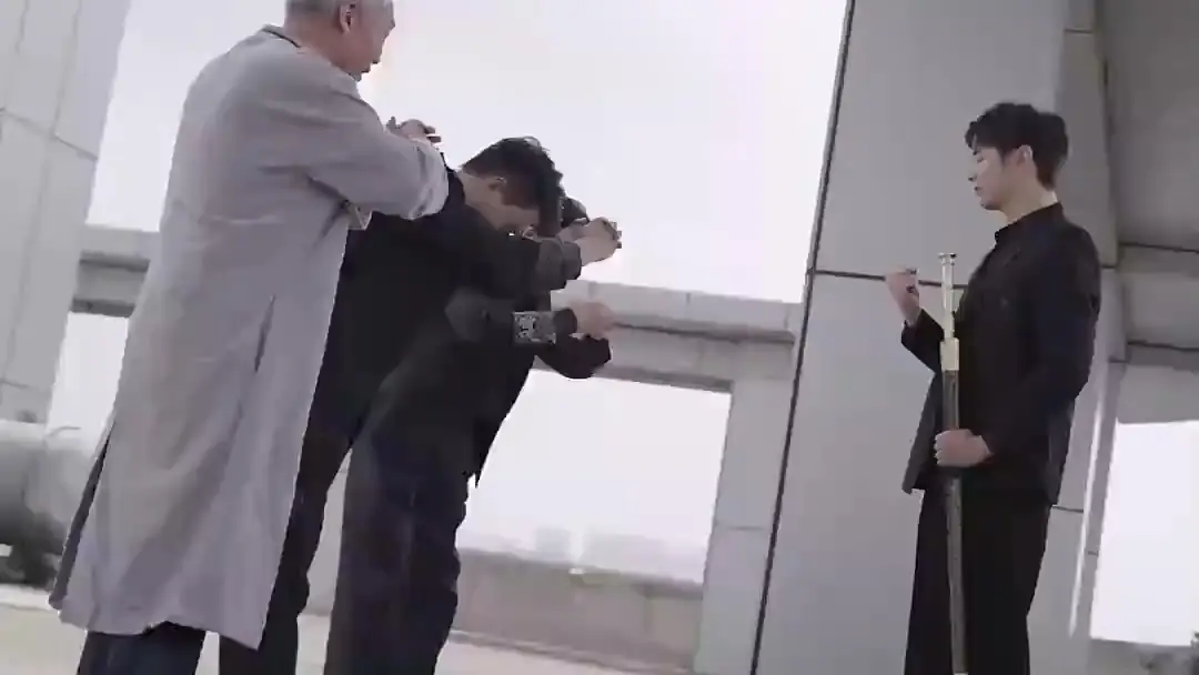 麒麟瞳：莫千嶺的頭帶與林燁的沉默攻防戰