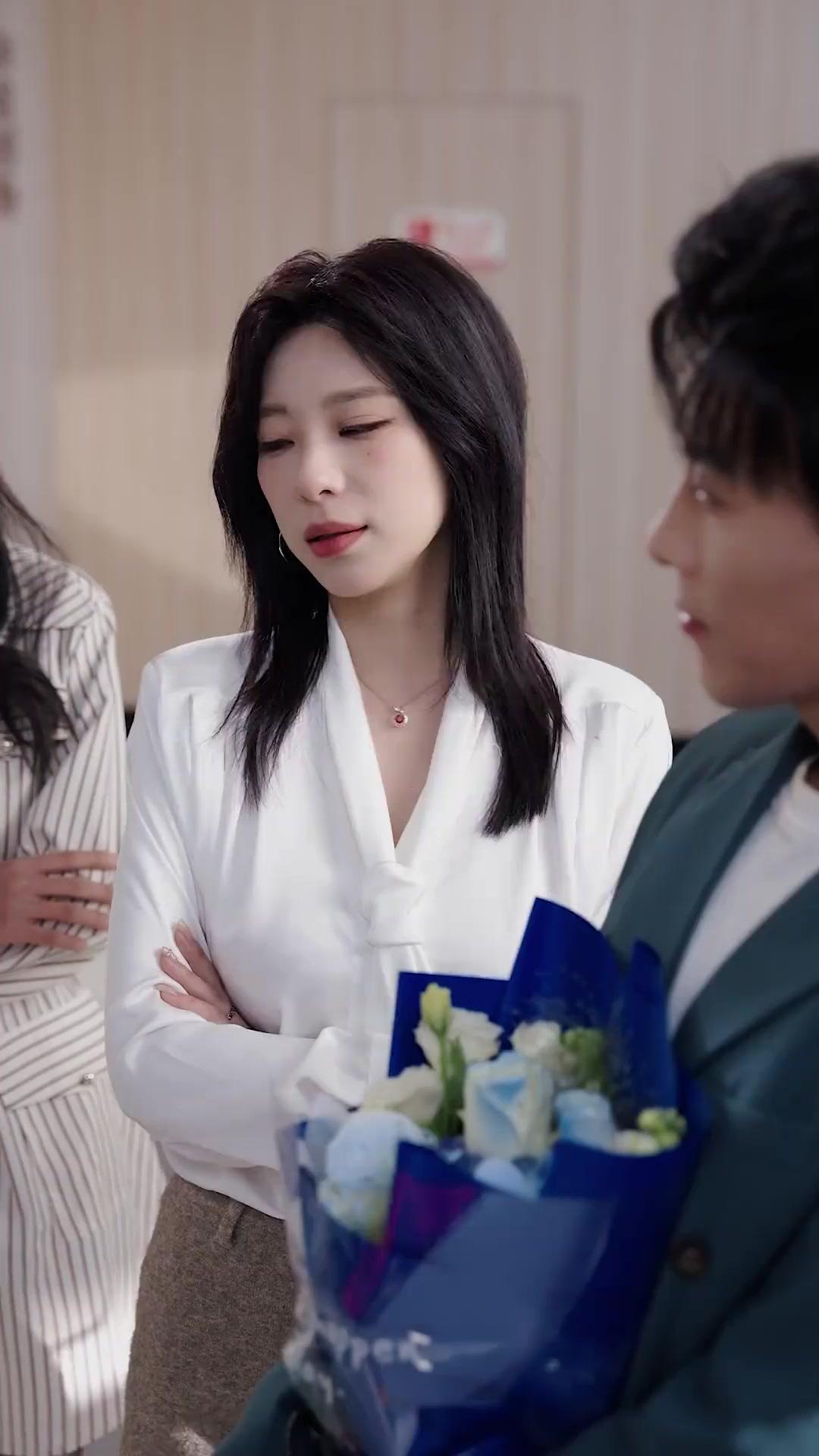 What? 9 Billionaire Sisters!