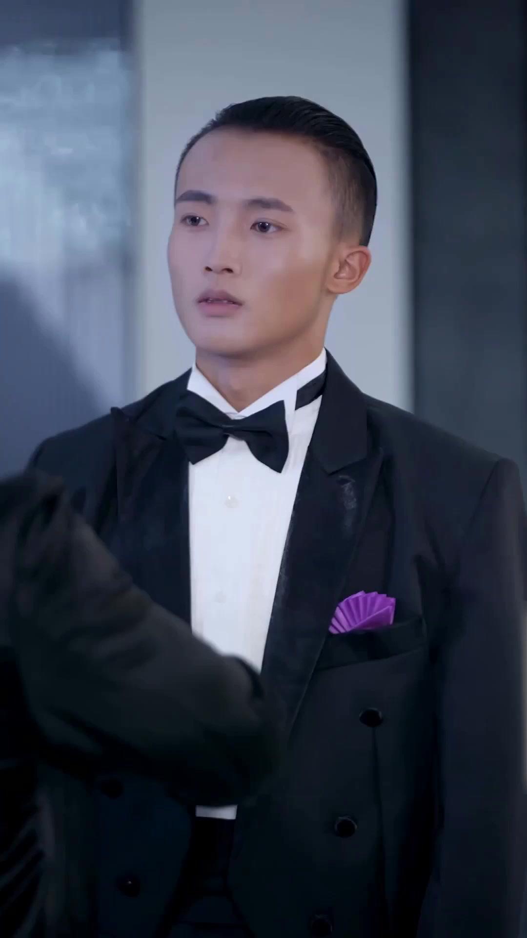 Ẩn Long Ngạo Thế