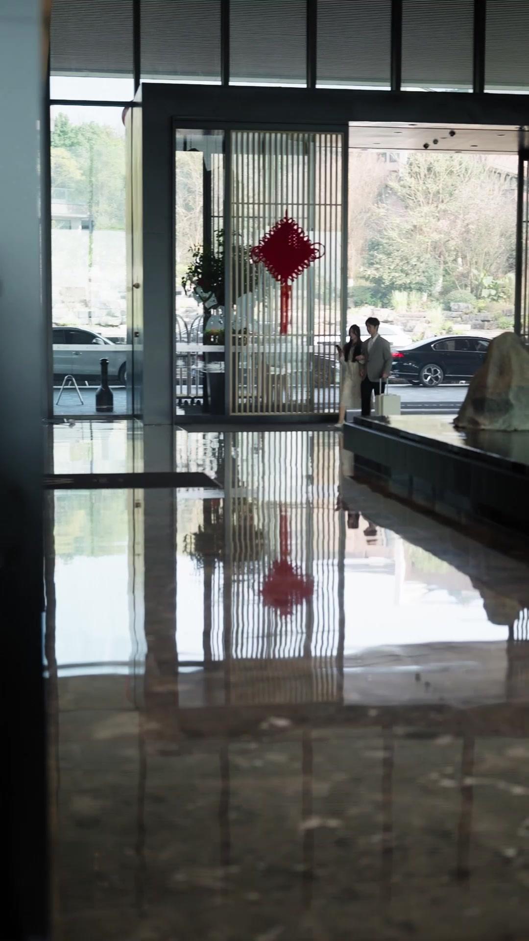 MÉFIEZ-VOUS DU CONJOINT