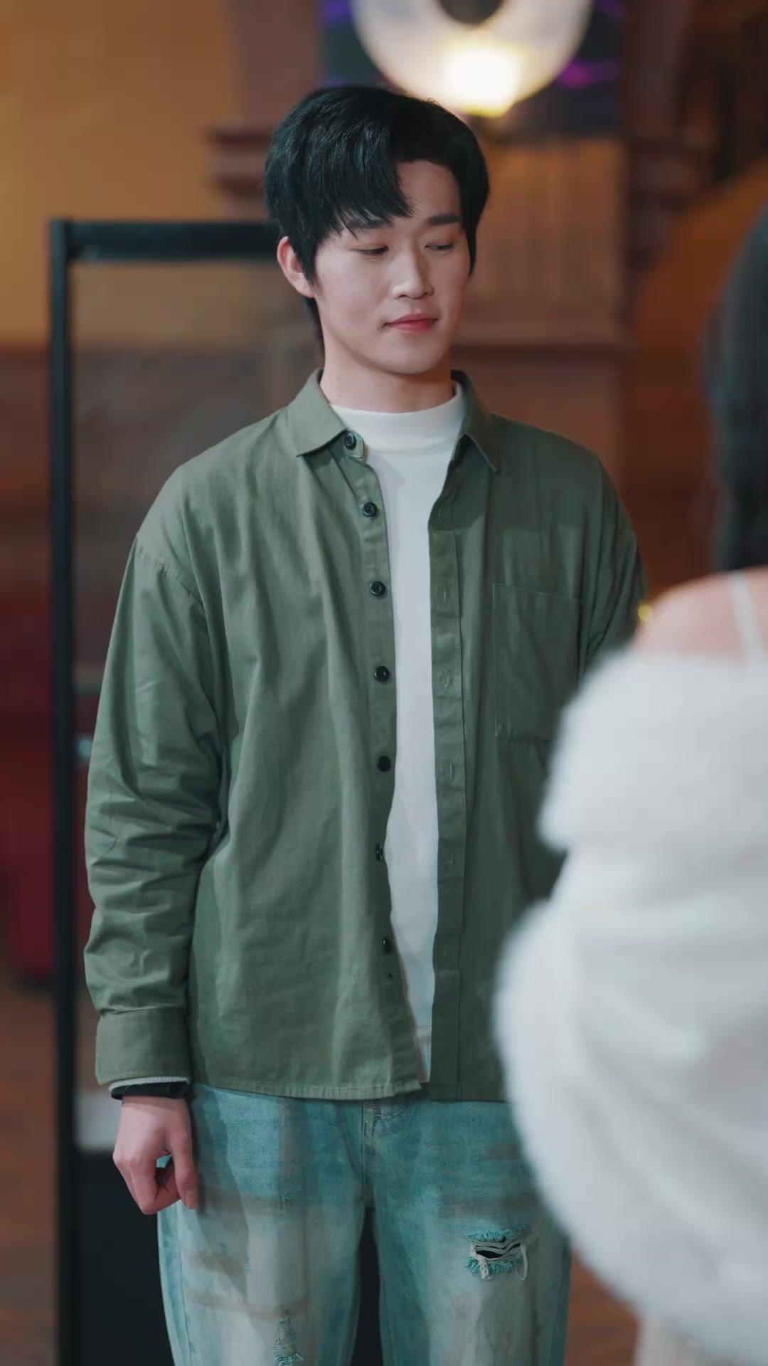 LE REGARD QUI PERCE TOUT