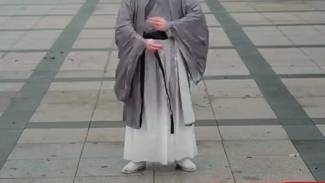 Legendary Hero: When a Pinwheel Outshone the Dragon Robe