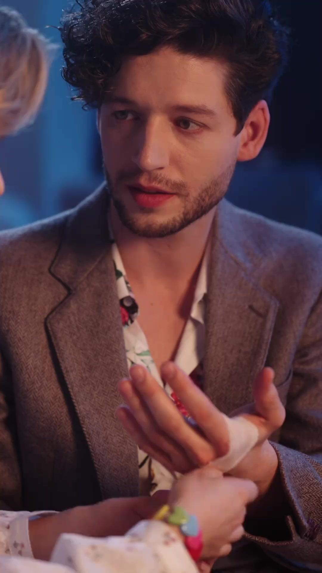 OUPS, ON A ÉCHANGÉ NOS CORPS