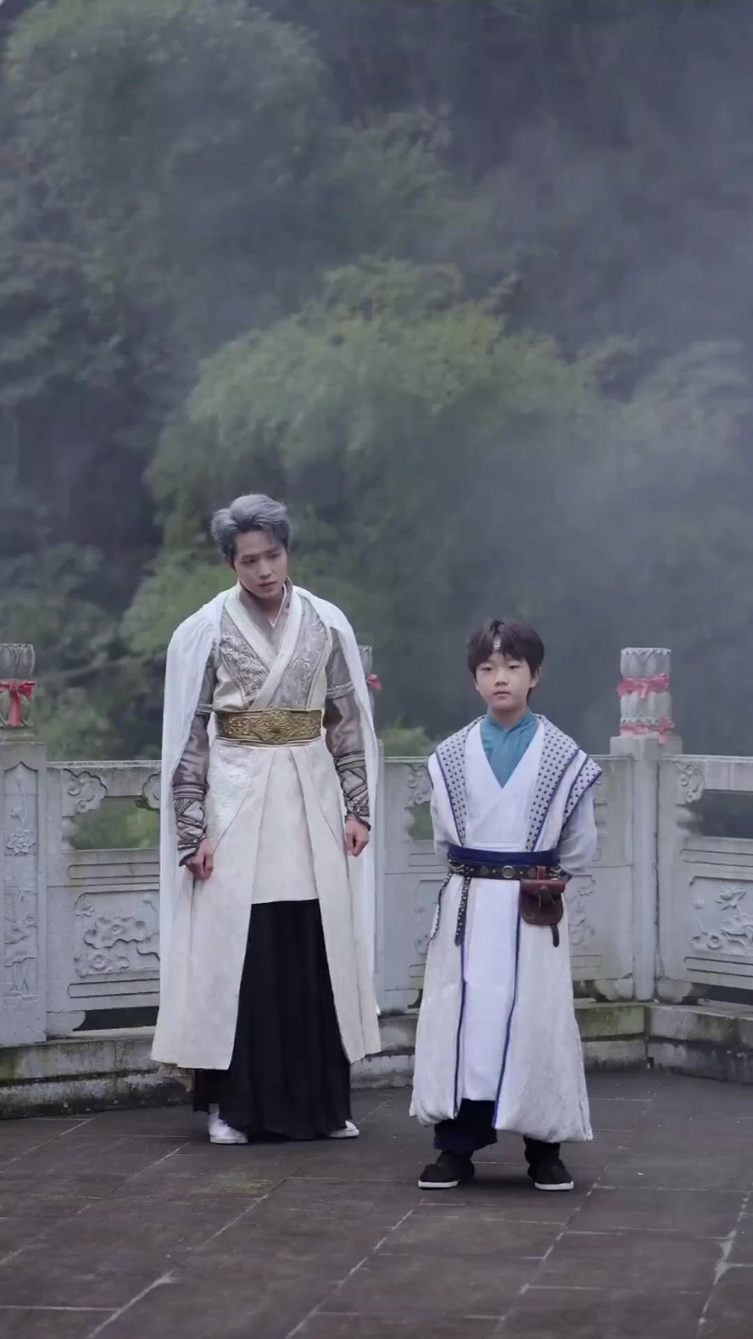 (Dublagem)O Jovem Santo da Espada