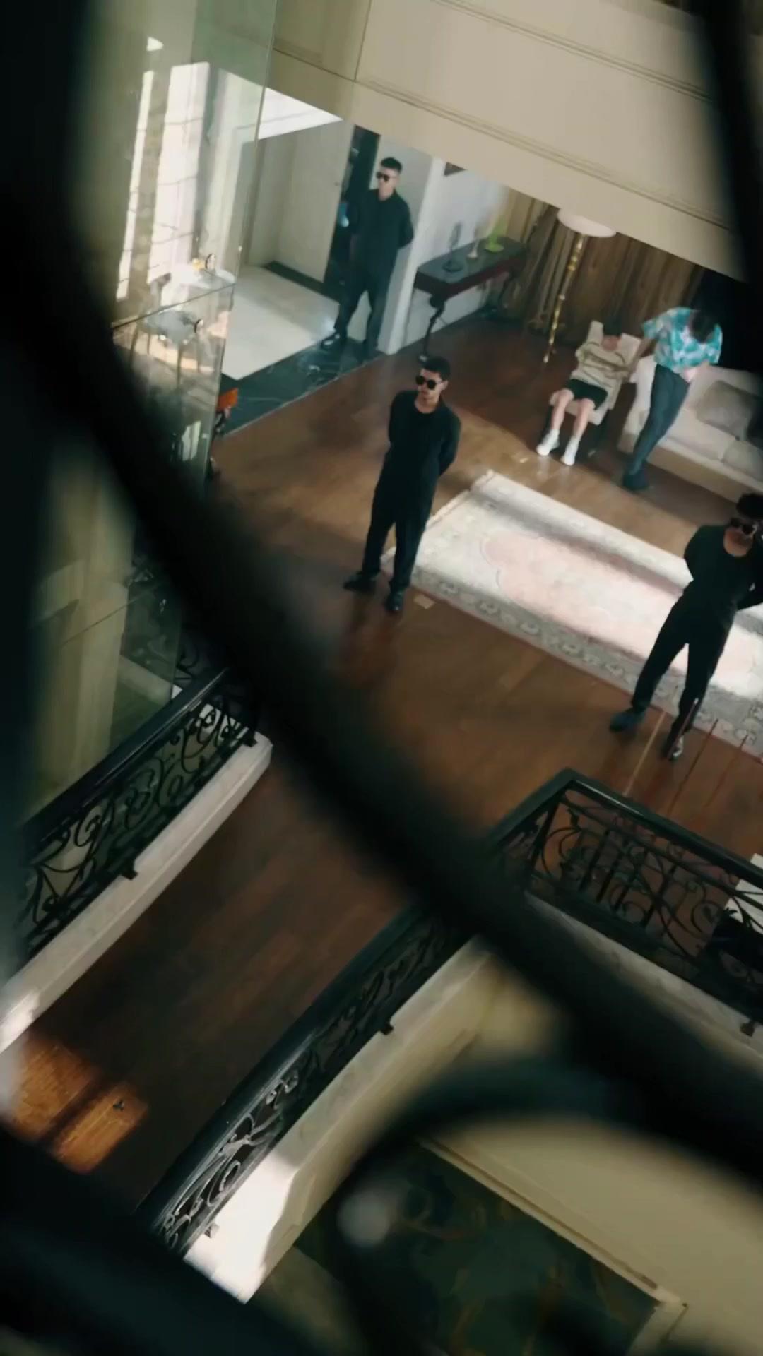 (Doblado) Los puños del engaño