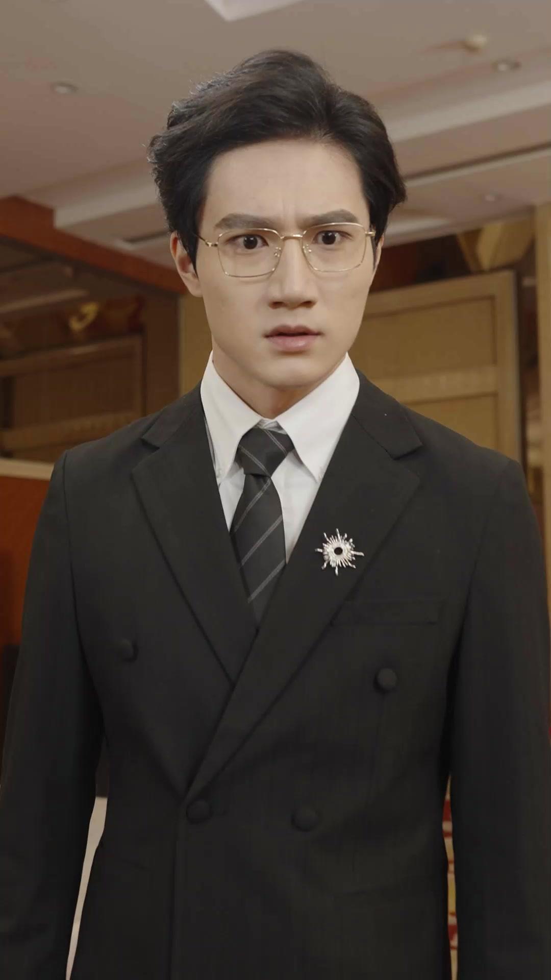 A Tia da Cantina É a Verdadeira Chefe