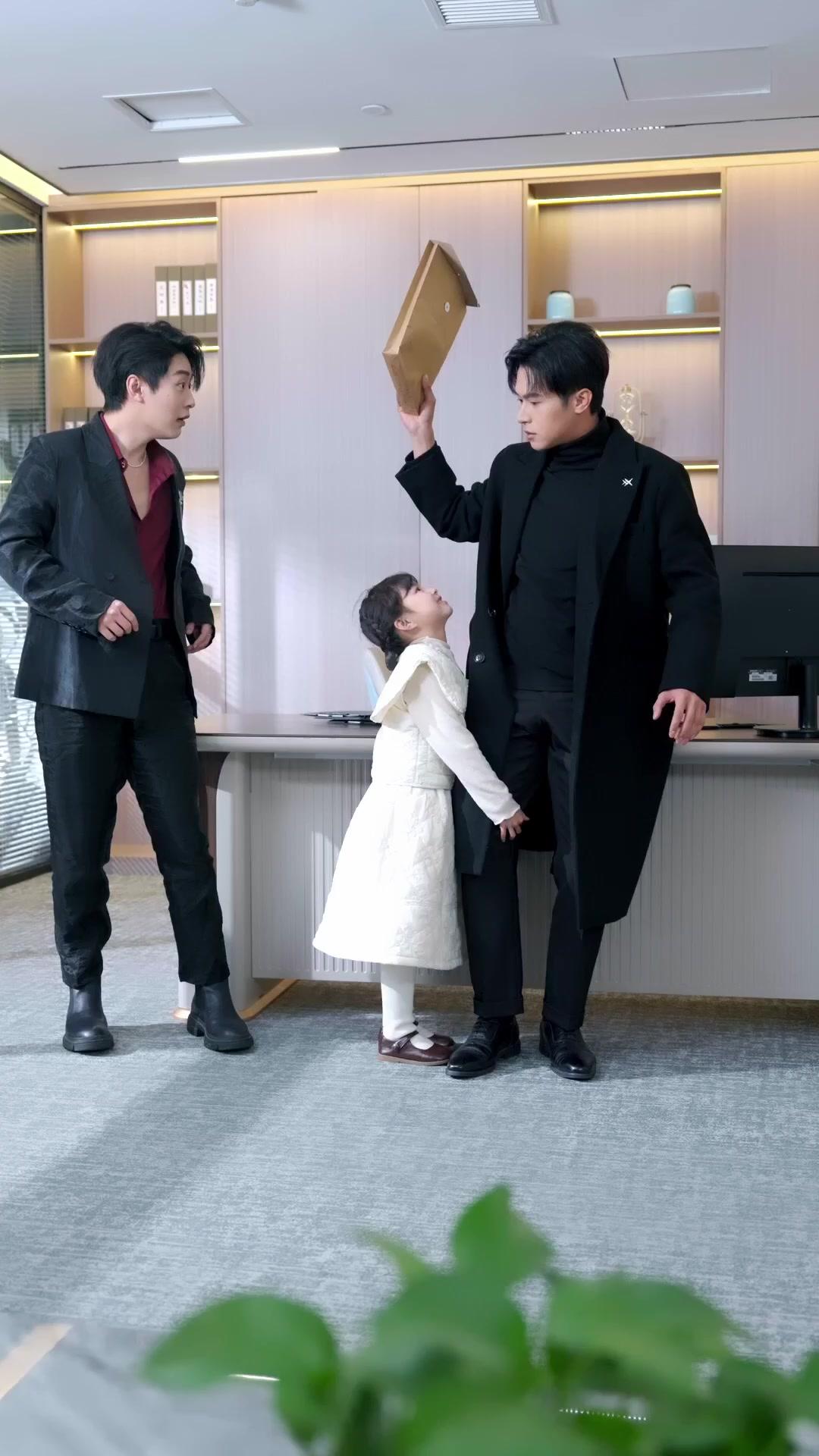 "남자 비서"에게 반했다면?