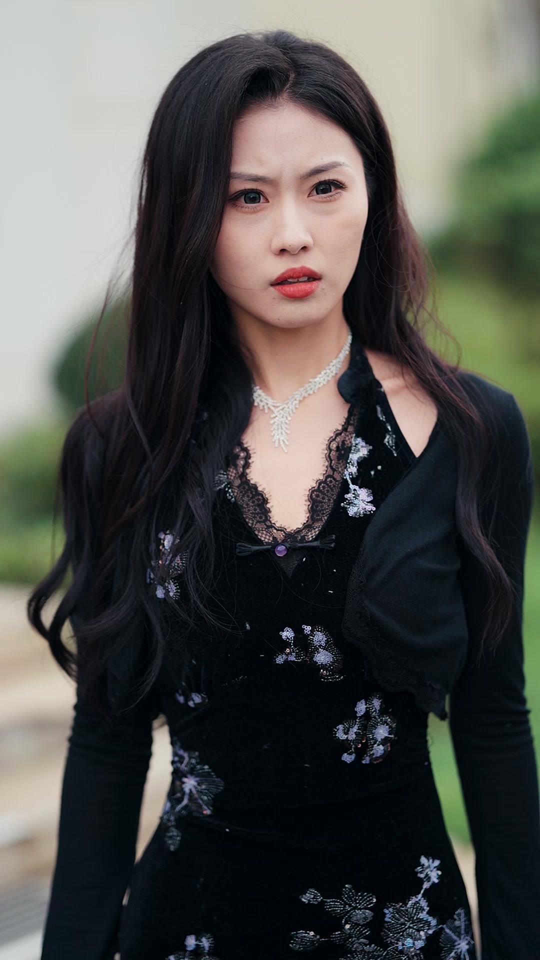 Careful! My Fiancé Has X-Ray Eyes! 