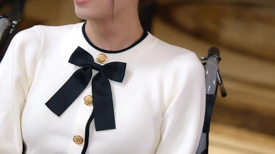 The Wheelchair Queen’s Silent Power Play