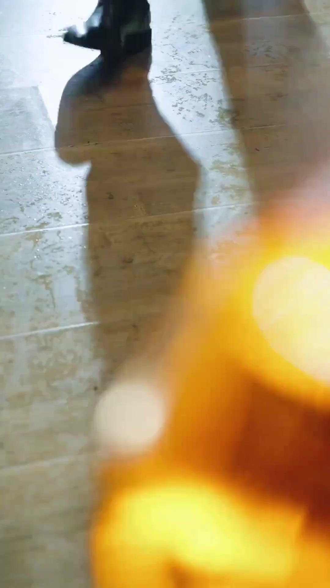 (พากย์เสียง) คิดว่าไม่หรูหรา