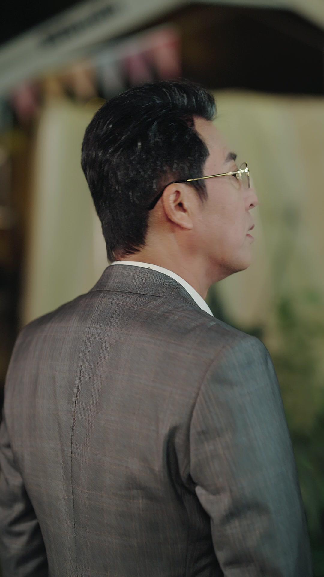 Help! My Reborn Queen Needs My Favor!