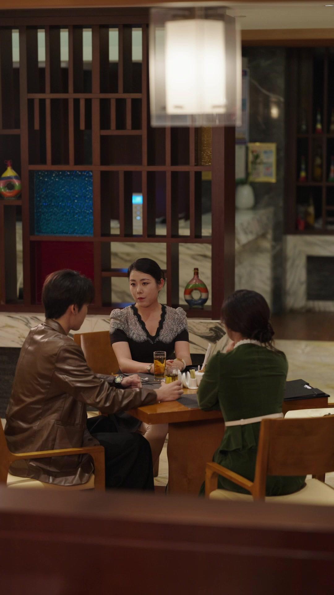 Jiwaku Jenderal, Tubuhku Istri CEO