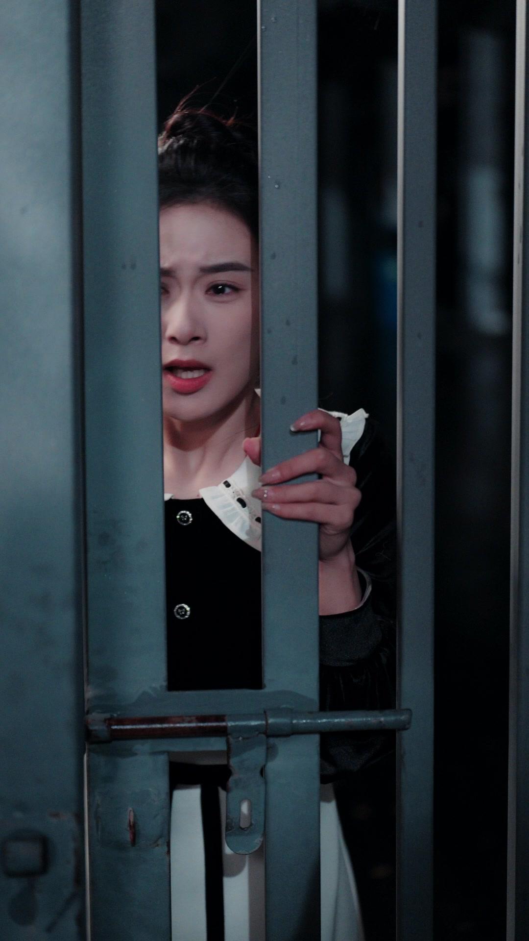 Boss Jatuh Cinta pada Pembantu