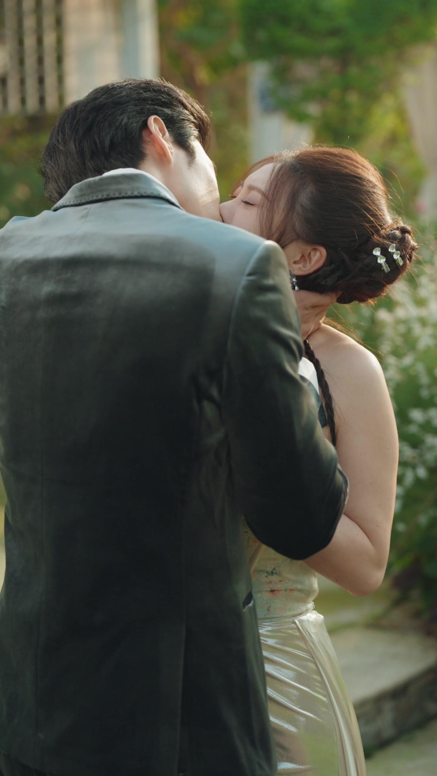 Ugly Husband's Secret Identity