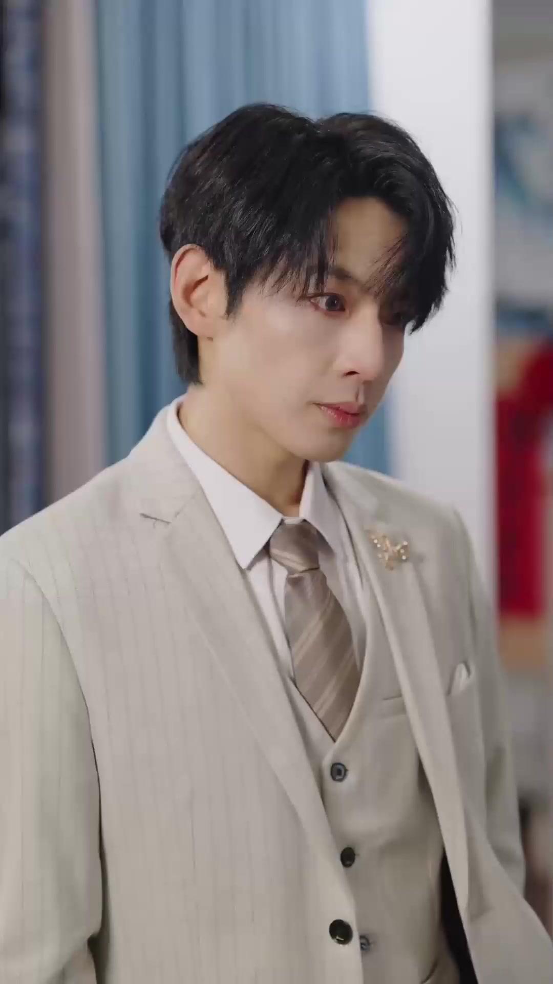 DANS LE LIT DE MON ENNEMI