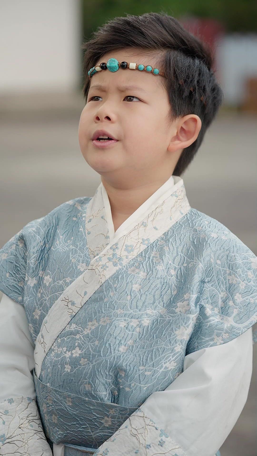 Jangan Berisik, Dewa Silat Lahir