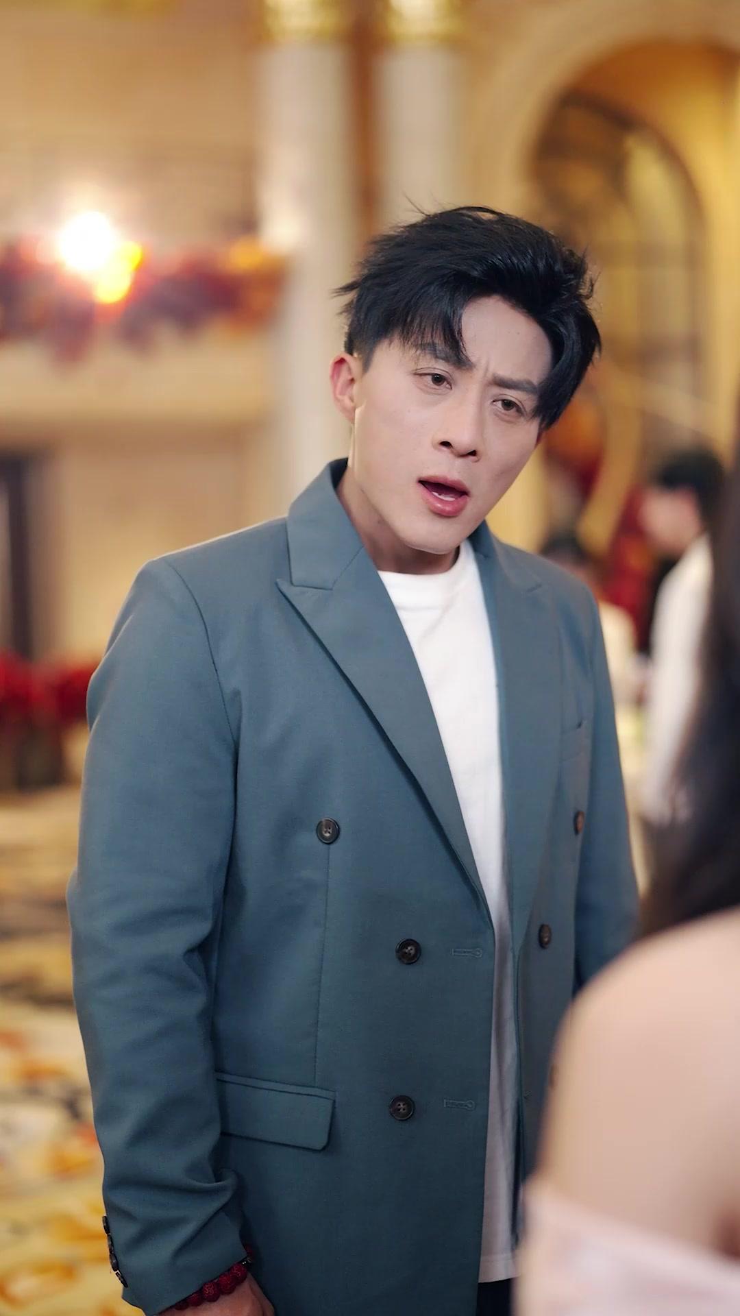 What? 9 Billionaire Sisters!