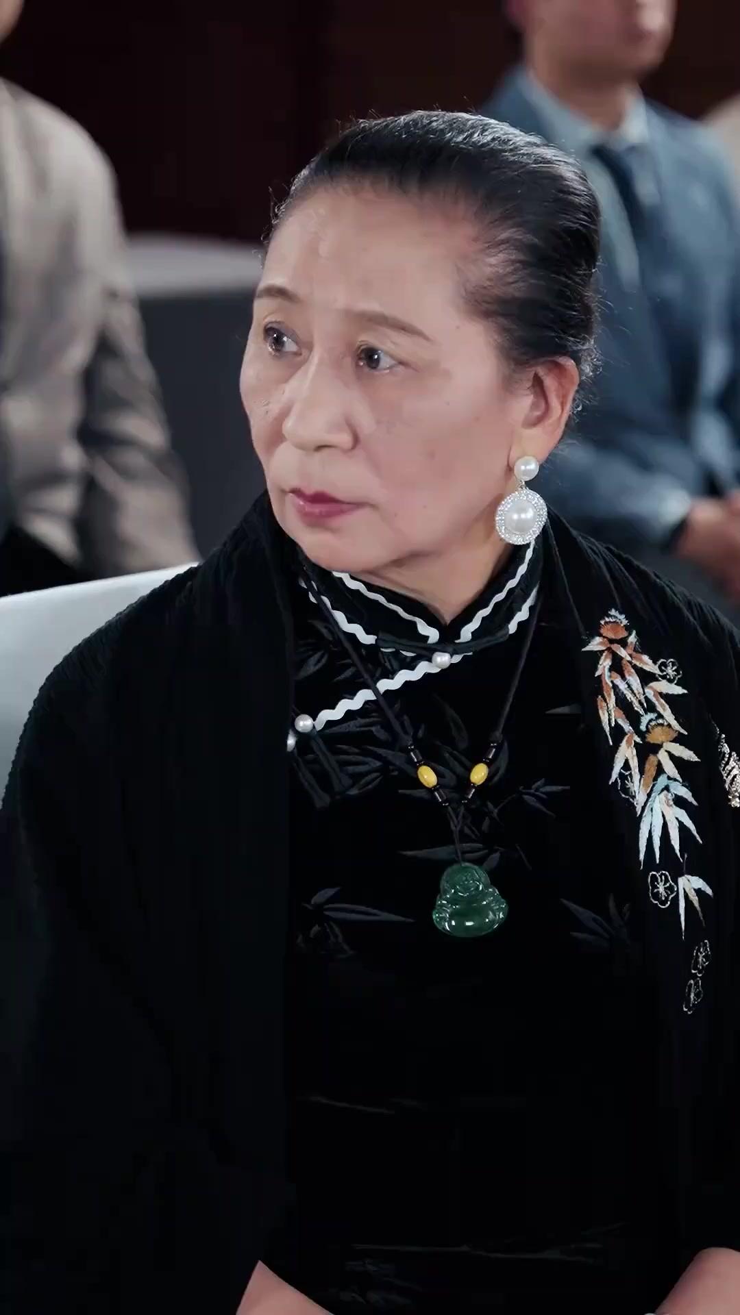 (Doblado) El primer día fui la falsa heredera