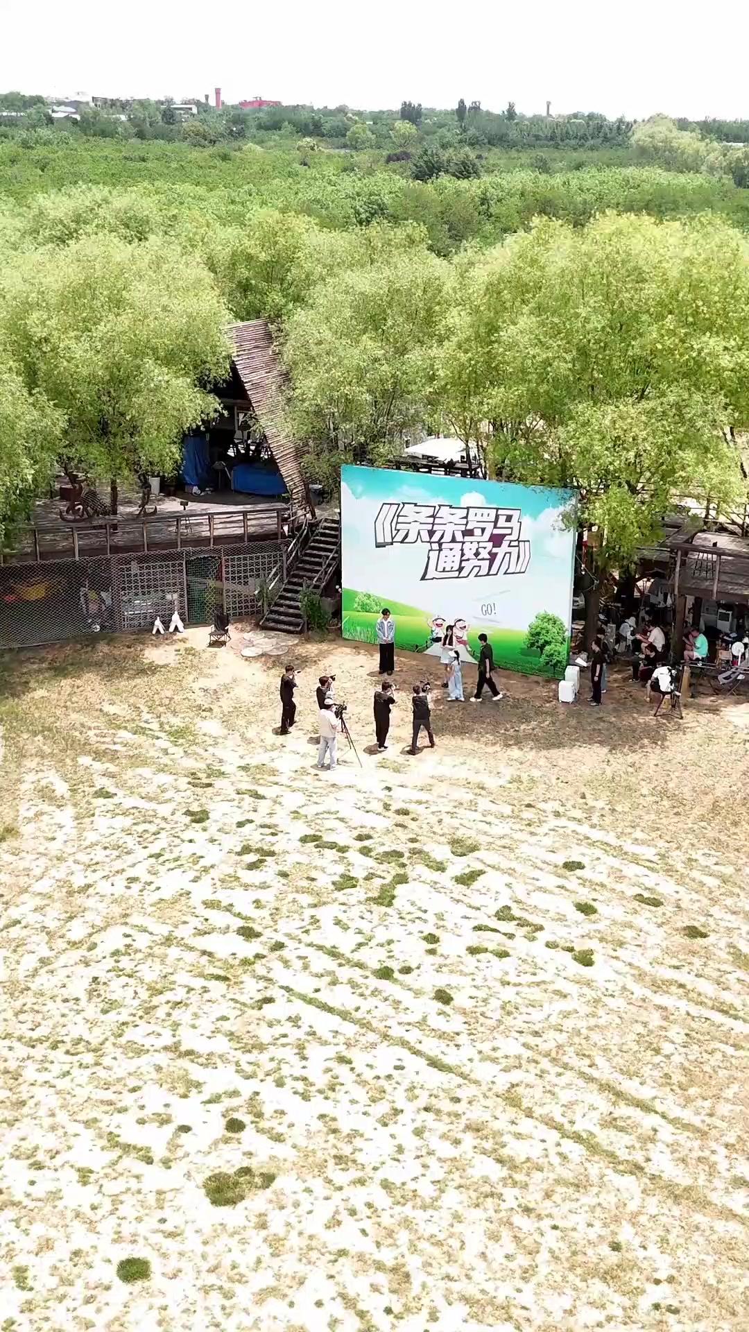 Abilerim beni şımartmayın, ben sahte kızım