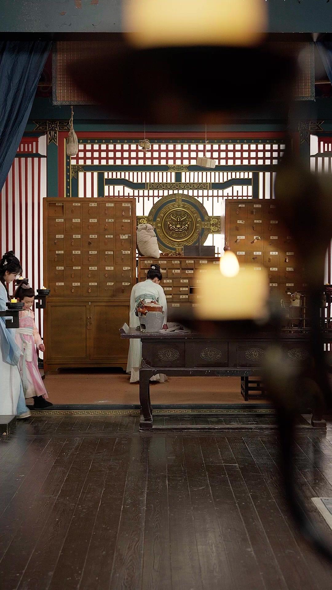 Catch Her, Your Majesty!