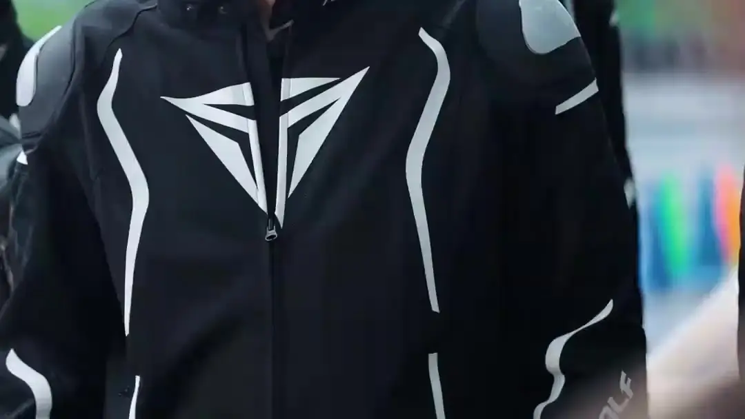 (مدبلج) سائق الشاحنات، أقوى مما تتخيل: عندما يتحول المُهمل إلى بطلٍ في لحظة واحدة