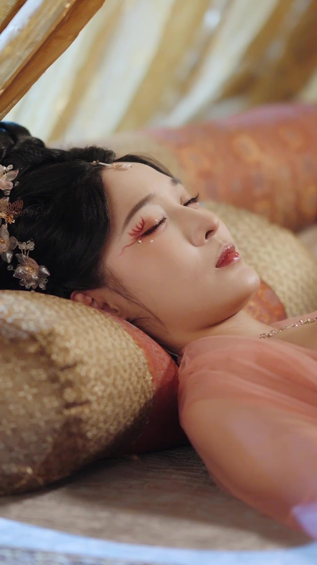 Las hermanas renacen en la guerra del palacio