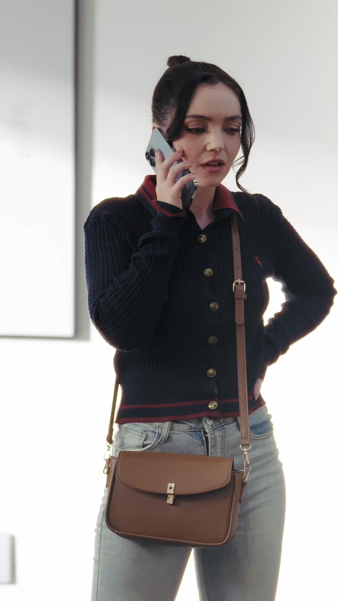 JEU DE DENTELLE AVEC LE PDG