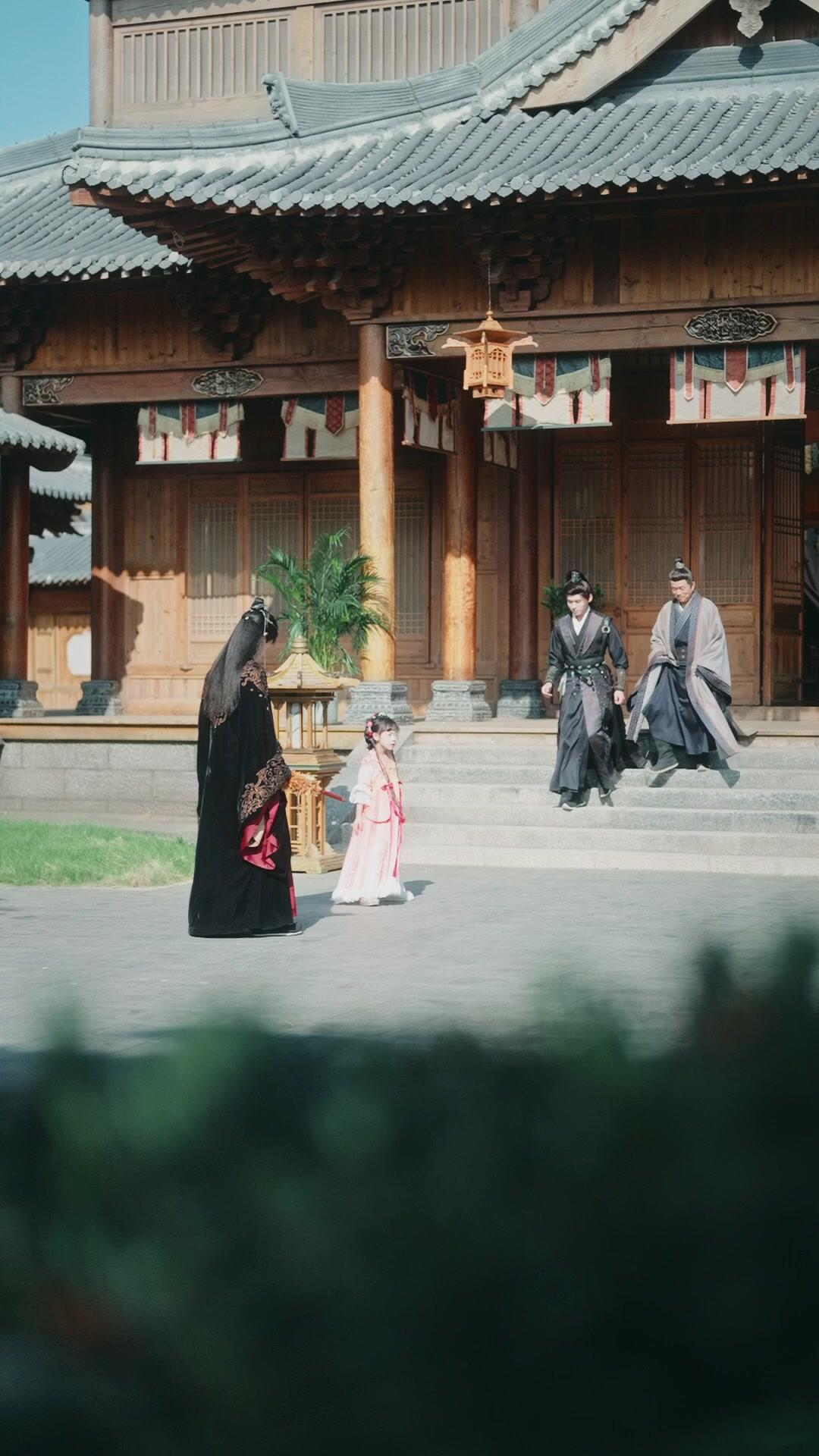 Daddy! Go Get Your Throne!