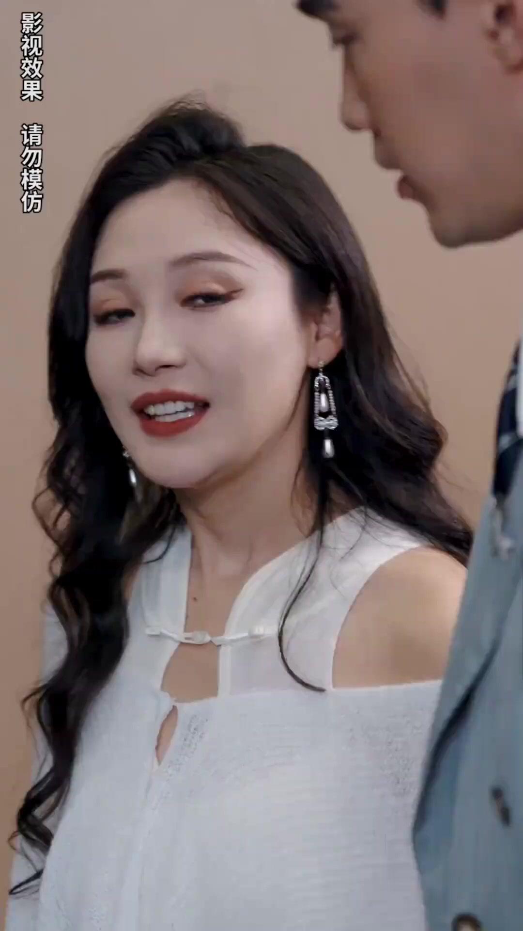 L'IDENTITÉ SECRÈTE DE MON MARI