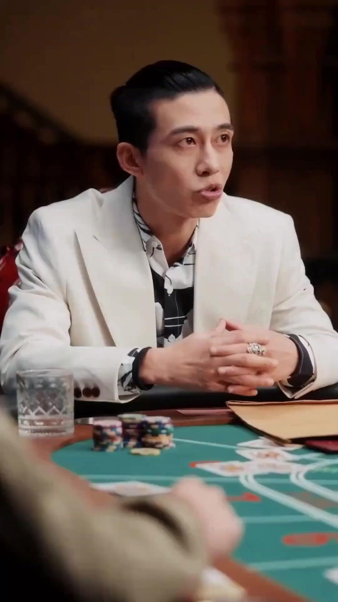 (Dubbed) This Chef? He's Gamble King!